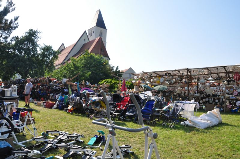 Großer Flohmarkt mit Pfarrfest