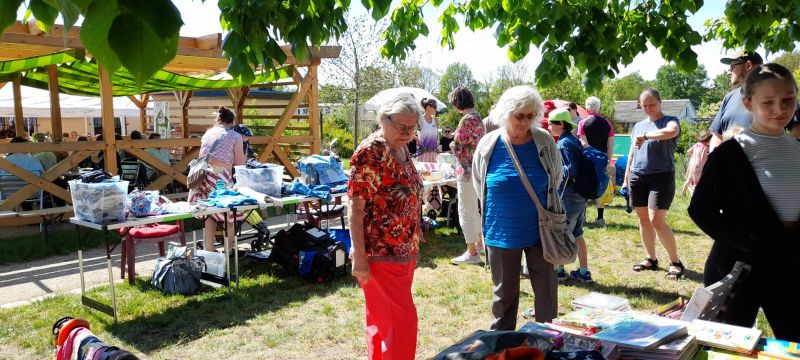 Flohmarkt und Kuchenbasar zum Herbstfest